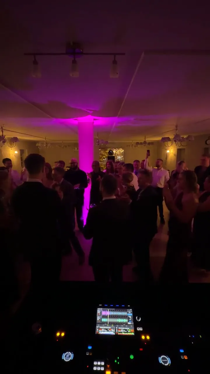 Stillbillede fra klippet: Gulvet ved brudevalsen