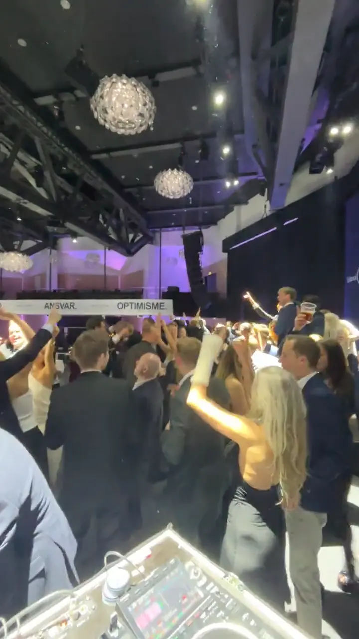 Stillbillede fra klippet: Dansegulvet til sidst på aftenen