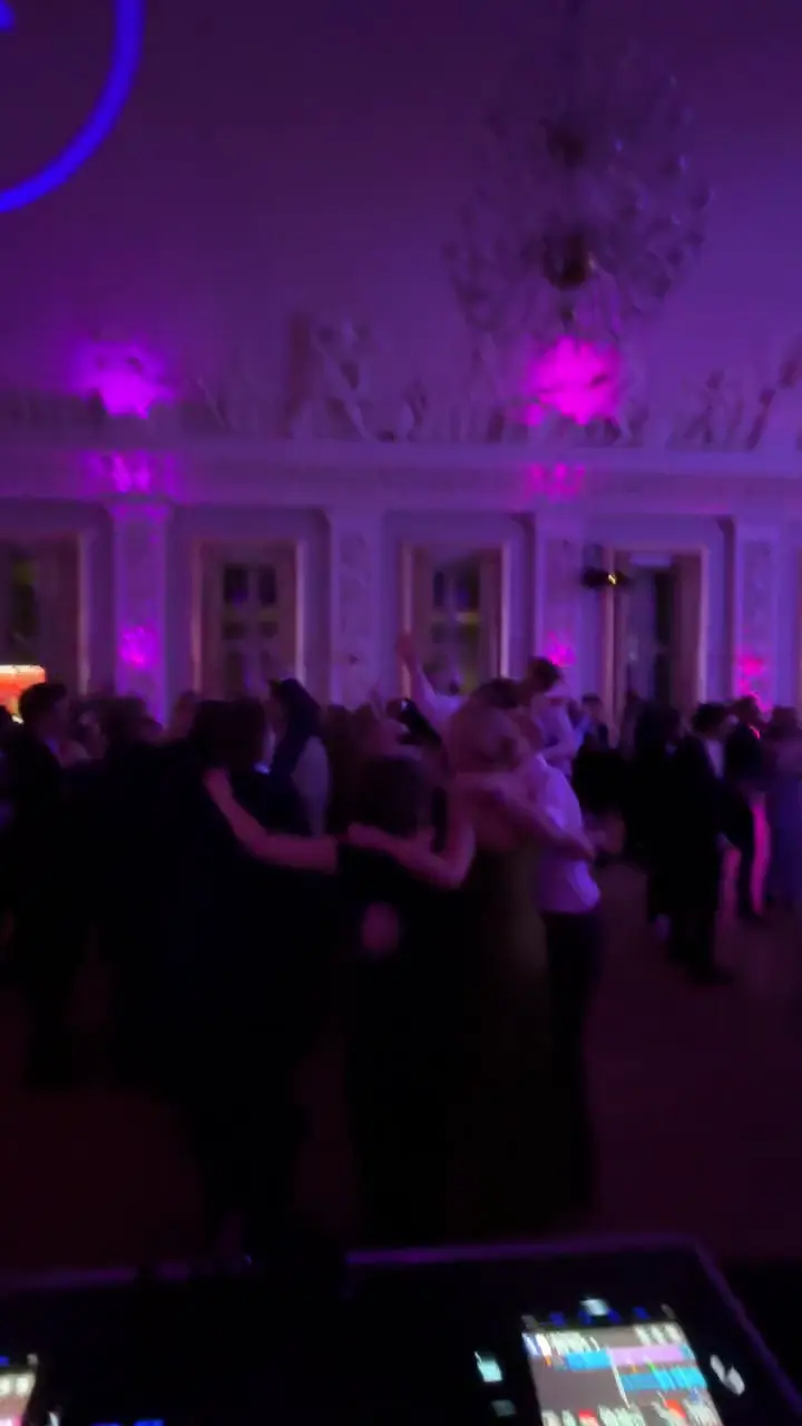 Stillbillede fra klippet: Dansegulvet efter midnat