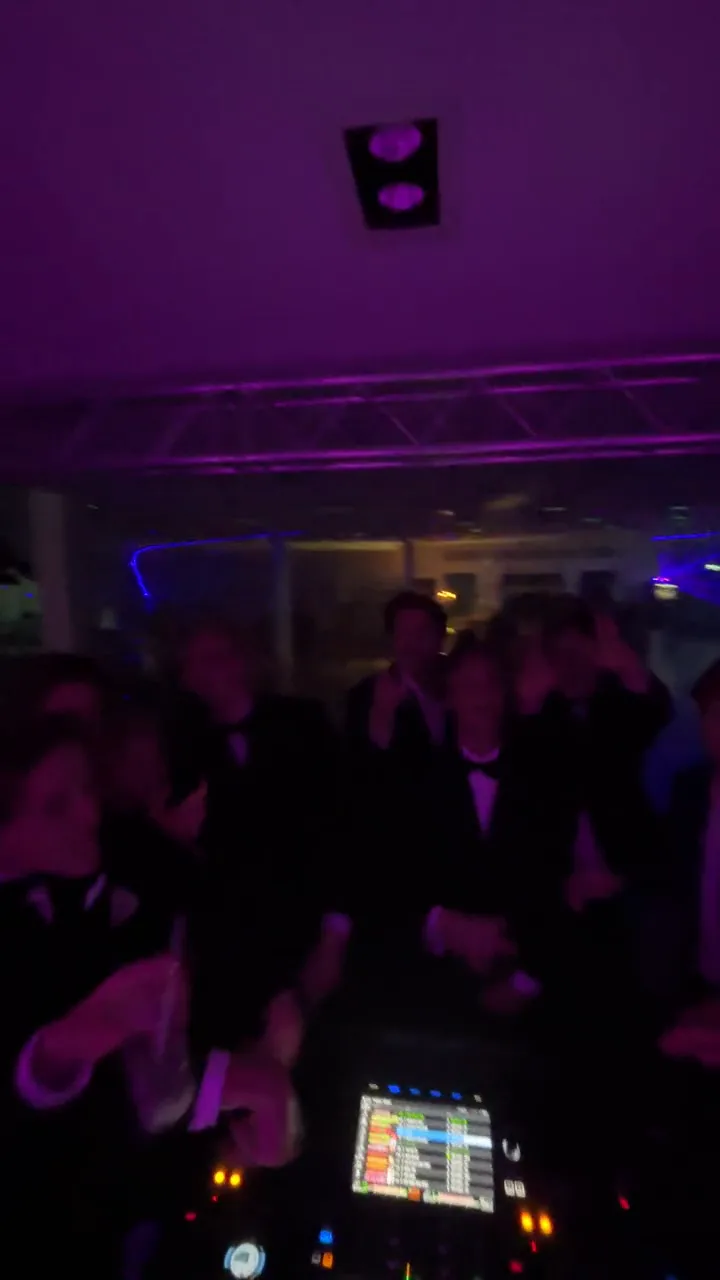 Stillbillede fra klippet: Oppe ved pulten