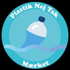 Mærket fra ordningen Plastik Nej Tak: en plastflaske i vand i en rund, lyseblå cirkel