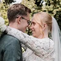 Brudeparret Rasmus & Emma til deres bryllup